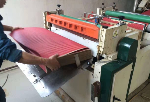 影響紙板瓦楞機車速的因素。